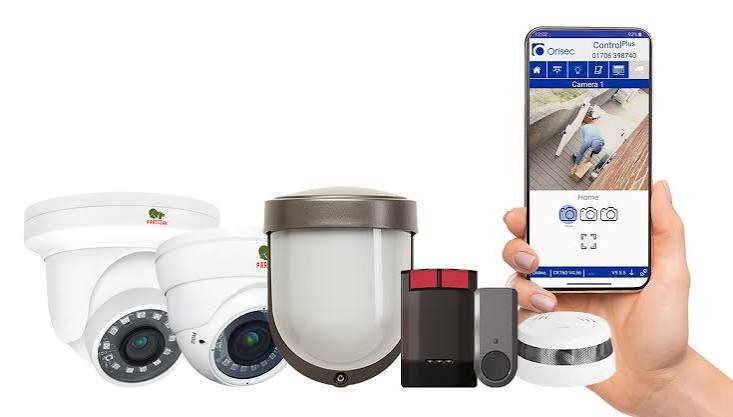 د CCTV کامرو او امنیتي سنسرونو یوځای کول